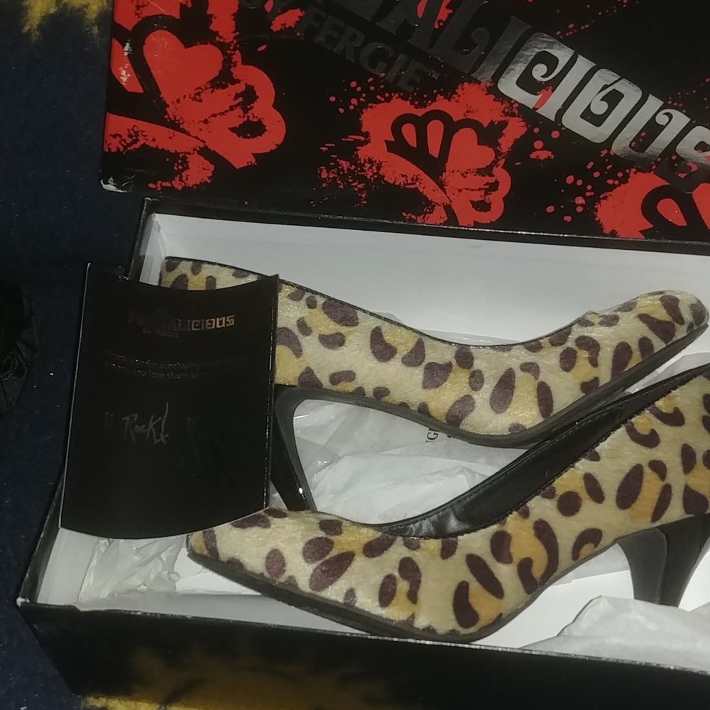 Heels - Picture 3 of 3